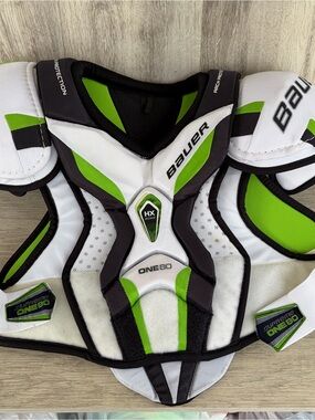 Bauer Supreme ONE 80 Hockey shoulder pads Senior Medium White Green